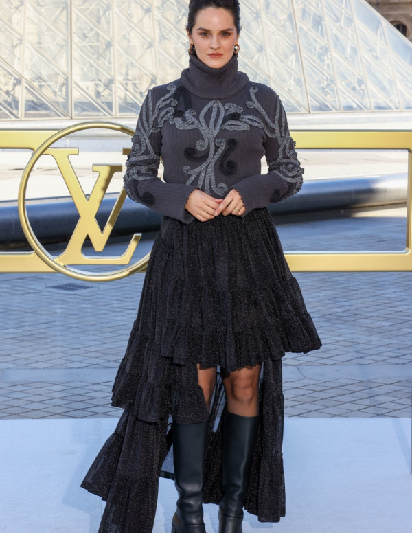 Noémie Merlant au Louis Vuitton Fashion Show défilé ensorcelant à Paris