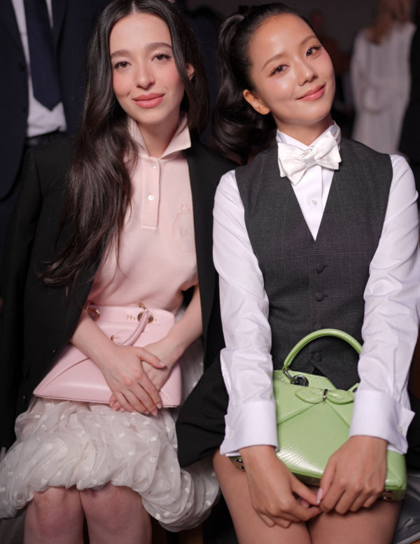 Mikey Madison au défilé Christian Dior à la Fashion Week de Paris