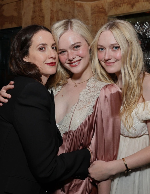 Dakota Fanning, ange crémeux et tentation vintage chez La Dolce Vita