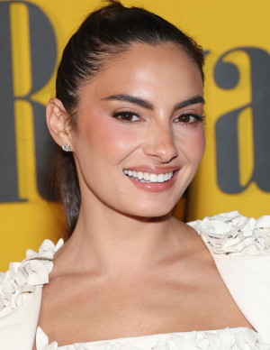 Paige DeSorbo illumine la soirée Palm Royale en fausse ingénue immaculée