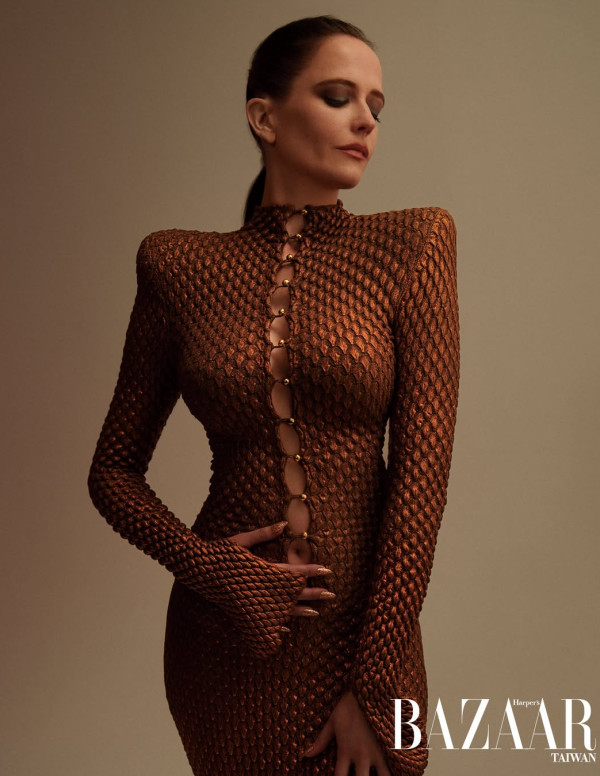 Eva Green pour Harper’s Bazaar Taiwan en shooting ultra-stylé