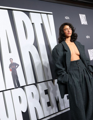 photos Odessa A'zion