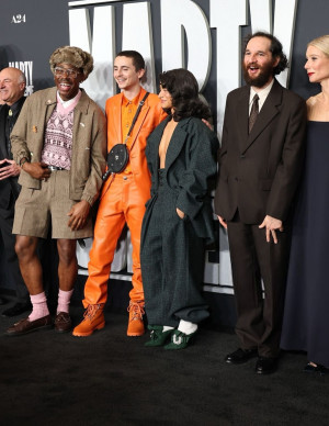 photos Odessa A'zion