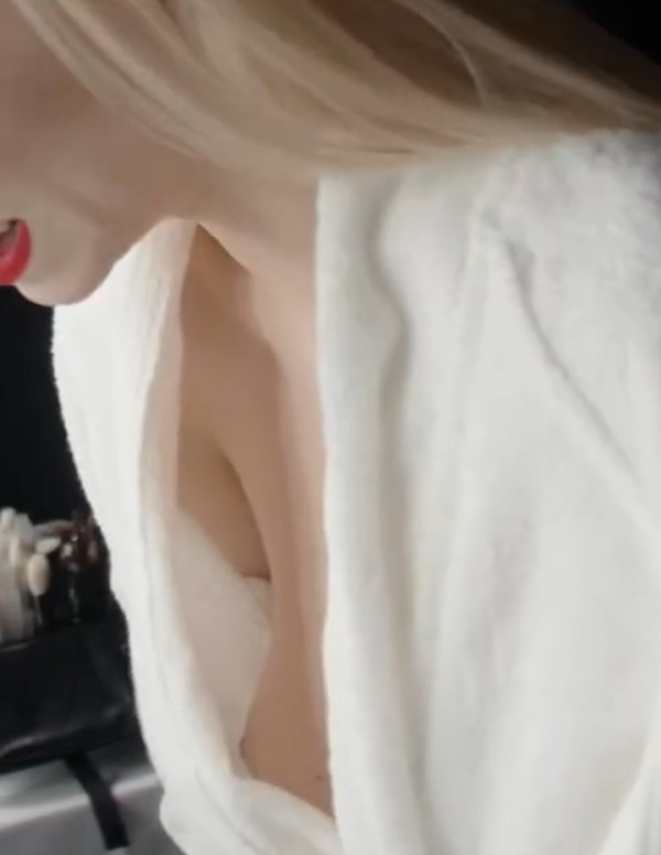 Anya Taylor-Joy en coulisses de la campagne Dior Circus of Dreams