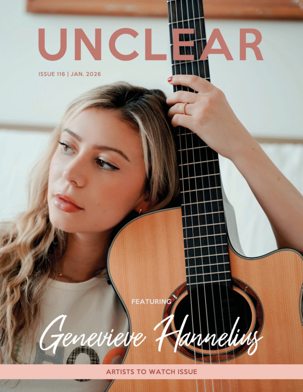 Genevieve Hannelius pour Unclear Magazine, guitare sage regard dangereux