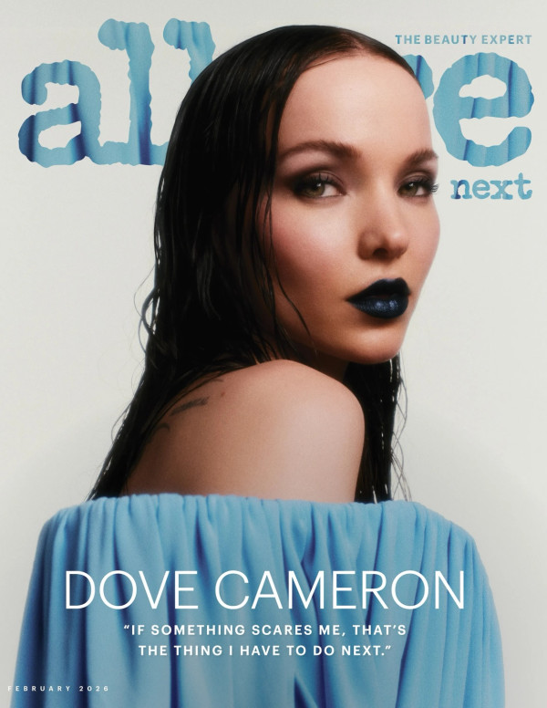 Dove Cameron pour Allure Magazine, bouche noire ange toxique