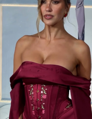 photos Kara del Toro