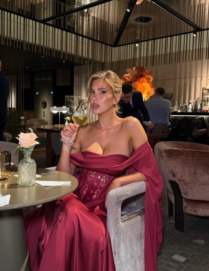 photos Kara del Toro