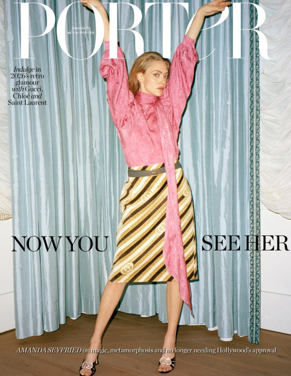Amanda Seyfried pour PORTER, posture chic, équilibre discutable
