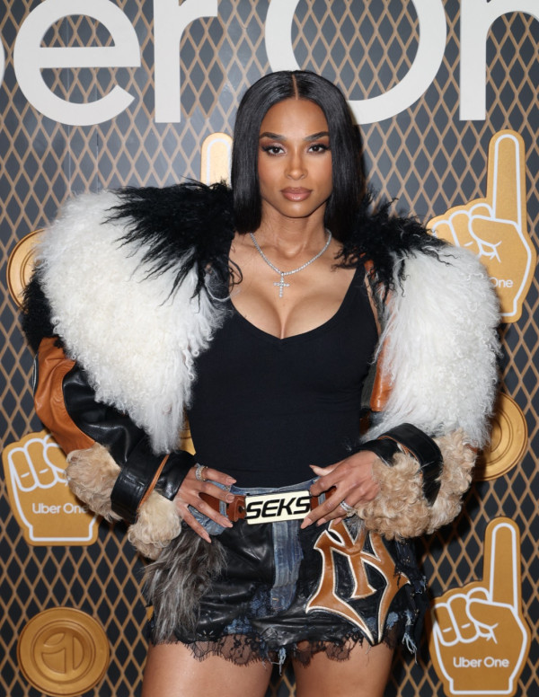 Ciara à The One Party, fourrure XXL, patience XS