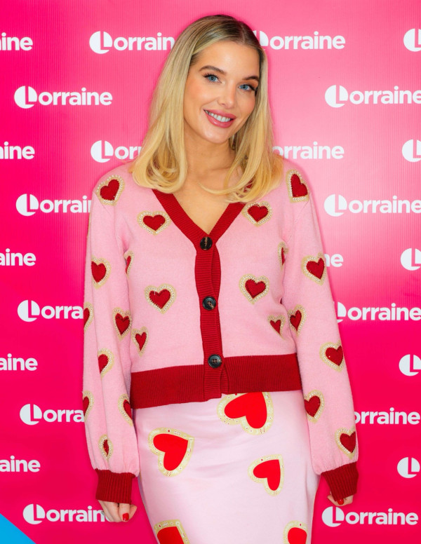Helen Flanagan chez Lorraine, cœurs partout, battements suspects