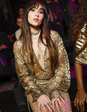 Aitana Ocaña enflamme le défilé Roberto Cavalli, Milan découvre que l’or… ça respire