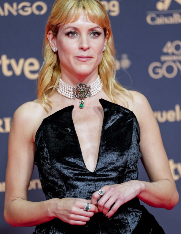 Maggie Civantos aux Goya, sa robe noire rappelle qu’une prison peut aussi voler la soirée