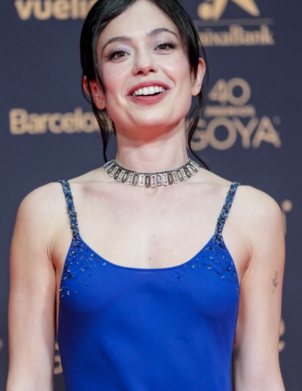 Anna Castillo aux Goya, sa robe bleue hypnotise plus que le palmarès