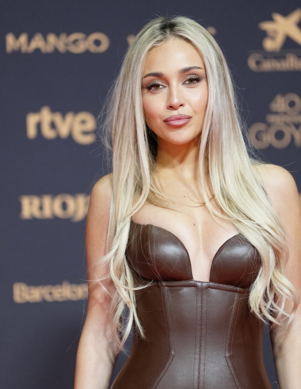 Ana Mena aux Goya, sa robe cuir prouve que le tapis rouge transpire