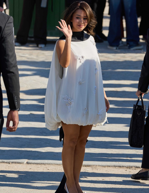 Lena Mahfouf au défilé Dior, sa robe nuage fait paniquer les stylistes météo