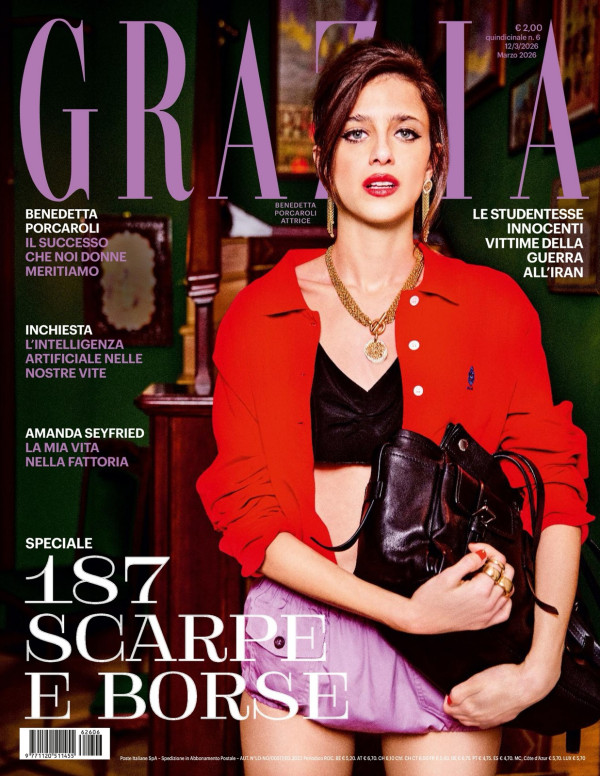 Benedetta Porcaroli pose pour Grazia, et le couloir oublie soudain sa fonction