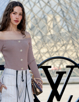 photos Urassaya Sperbund