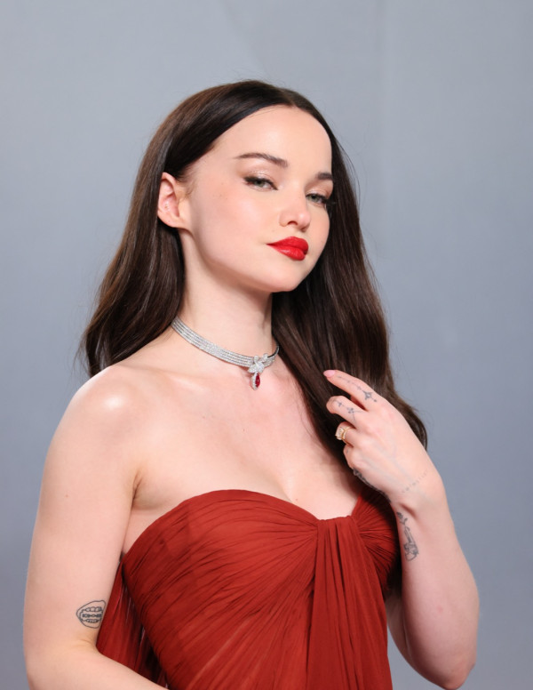 Dove Cameron à la soirée Vanity Fair, sa robe a mis Hollywood en PLS