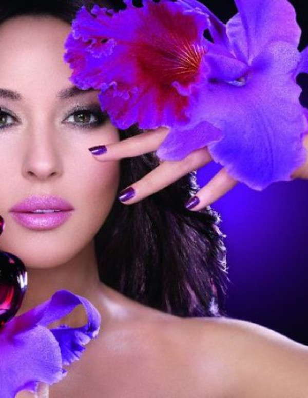 Monica Bellucci pour Dior, même les orchidées ont perdu leurs moyens
