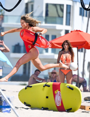 photos Hassie Harrison