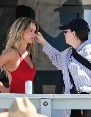 photos Hassie Harrison