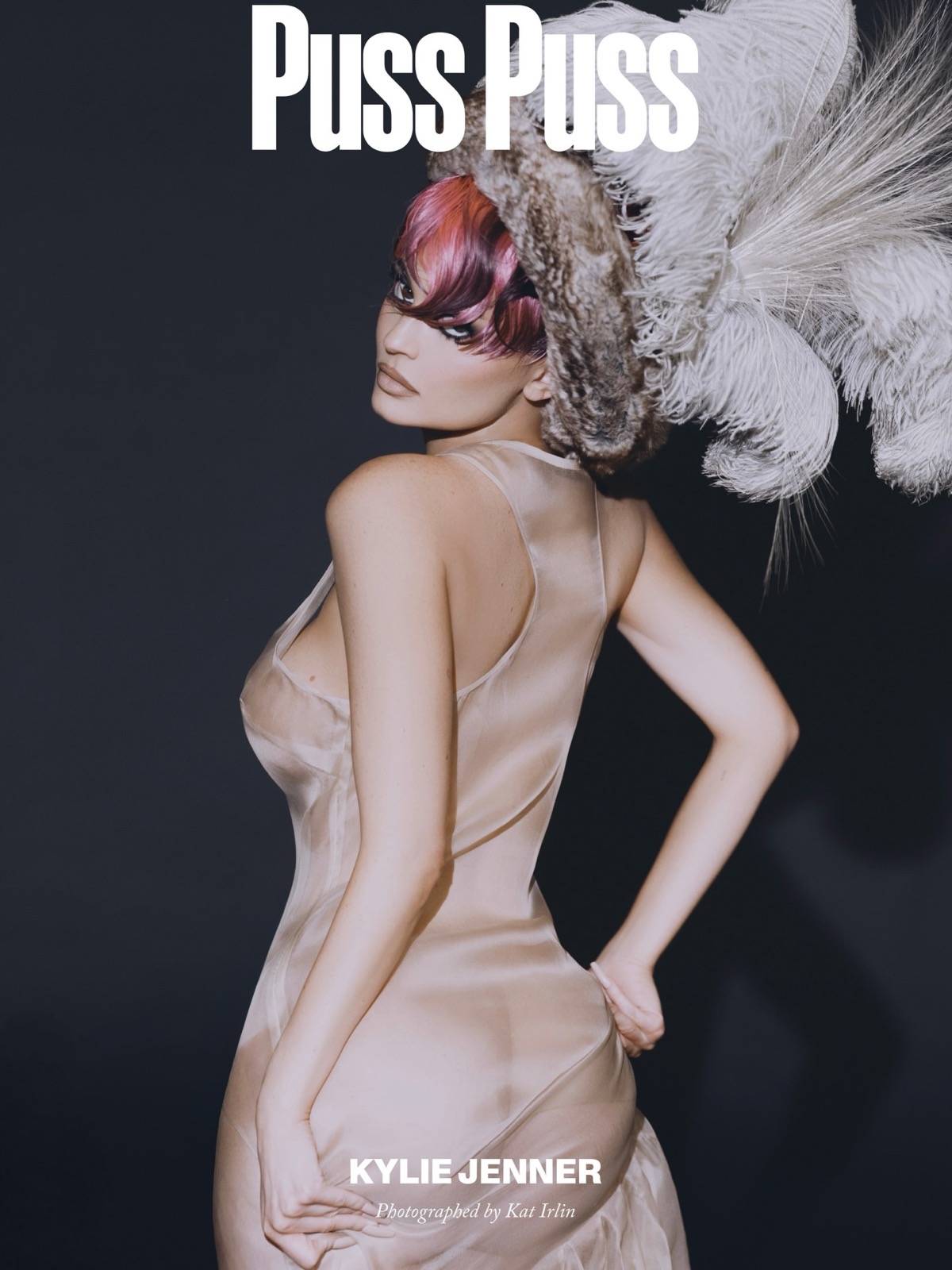 Kylie Jenner électrise Puss Puss entre lingerie sage et glamour insolent