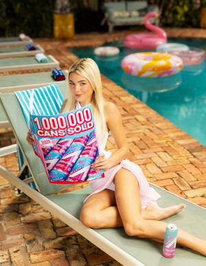 Olivia Dunne met le rose en marche et l’été au garde-à-vous