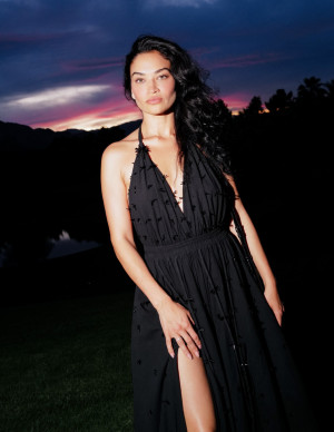 Shanina Shaik assombrit Coachella d’un glamour fendu très dangereux