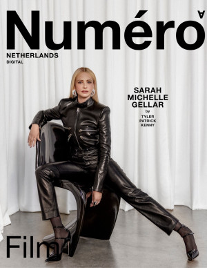 Sarah Michelle Gellar électrise Numéro d’un noir chic délicieusement autoritaire