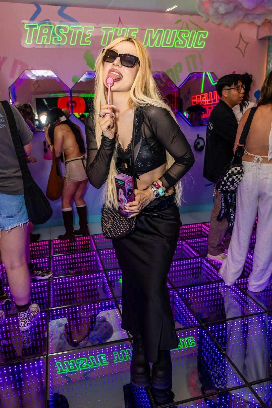 Ava Max transforme Coachella en comptoir pop ultra sucré et délicieusement insolent