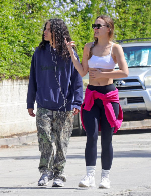 Lily-Rose Depp fait son cardio chic et garde l’air délicieusement ailleurs