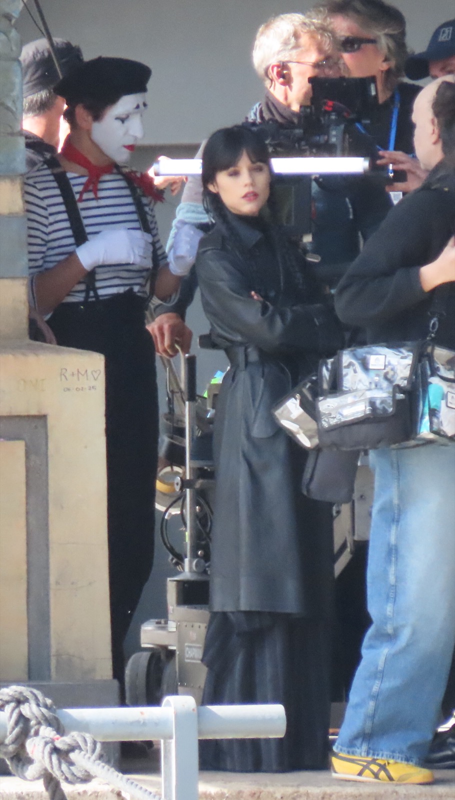 Jenna Ortega transforme Paris en repaire chic pour le retour de Wednesday