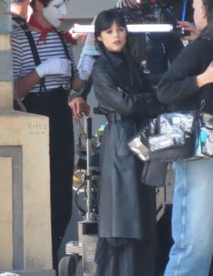 Jenna Ortega transforme Paris en repaire chic pour le retour de Wednesday