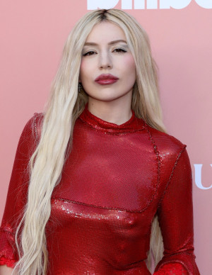 photos Ava Max