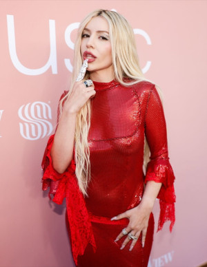 photos Ava Max