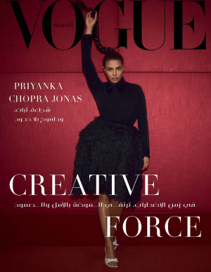 Priyanka Chopra joue les impératrices satinées pour un shooting Vogue capiteux