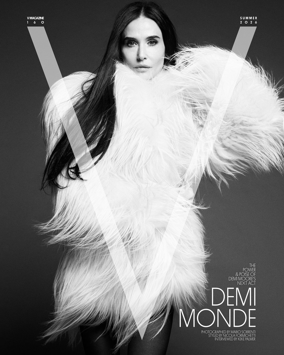 Demi Moore pose pour V Magazine en fourrure XXL très scandaleuse