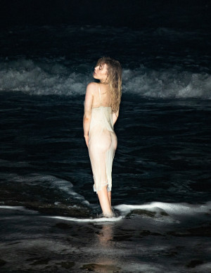 photos Grace Van Dien