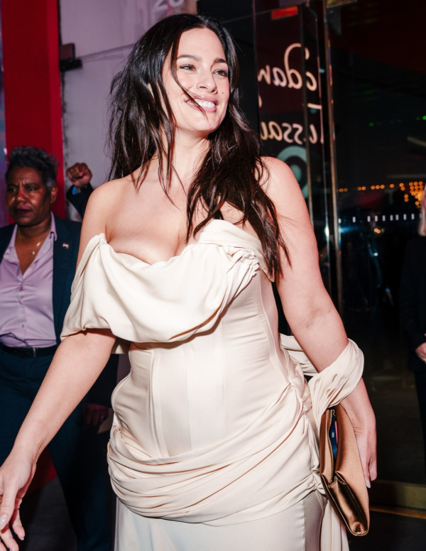 Chez Madame Tussauds, Ashley Graham préfère la chair au musée