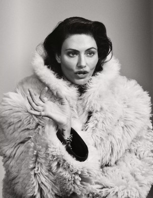photos Phoebe Tonkin