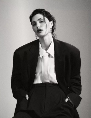 photos Phoebe Tonkin