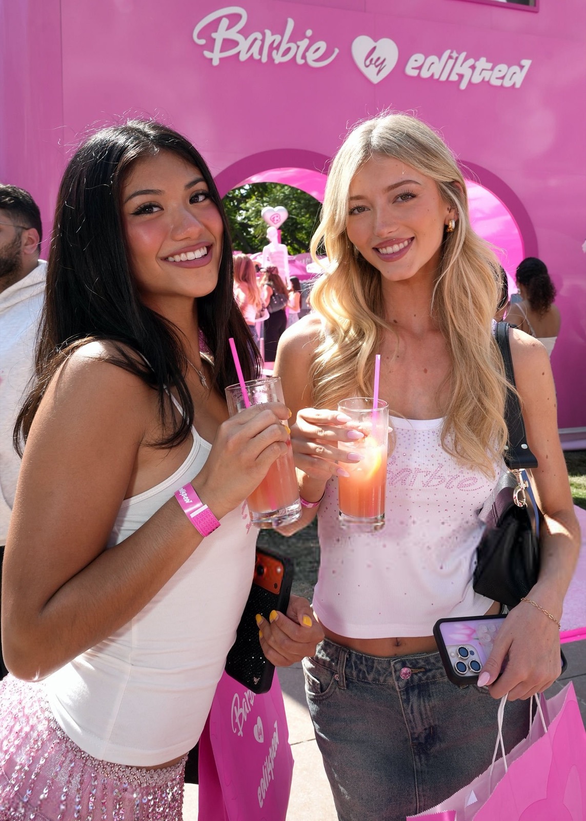 Emily Dobson fait pétiller le lancement Barbie sous le soleil californien