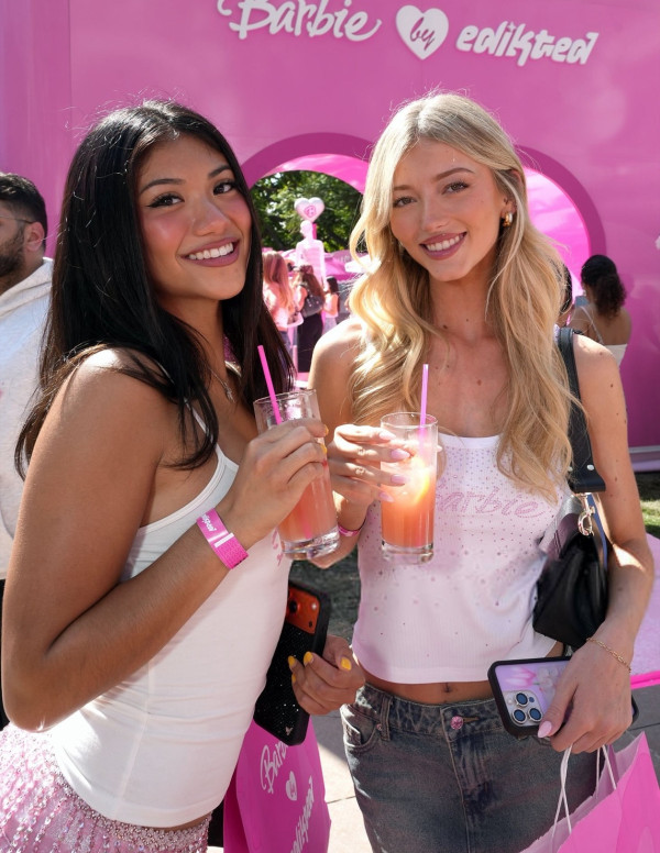 Emily Dobson fait pétiller le lancement Barbie sous le soleil californien