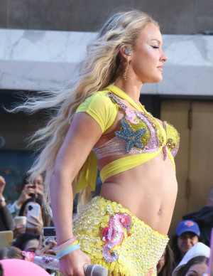 photos Zara Larsson