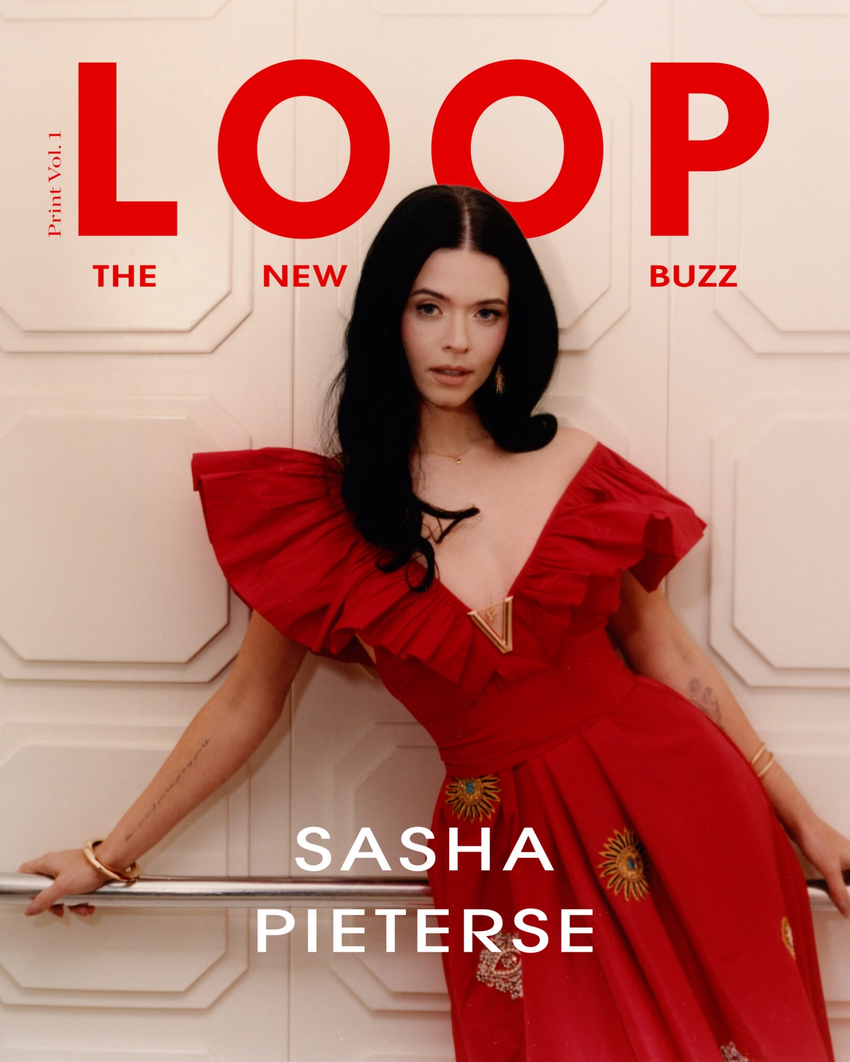 Sasha Pieterse transforme Loop magazine en fantasme lounge très vintage