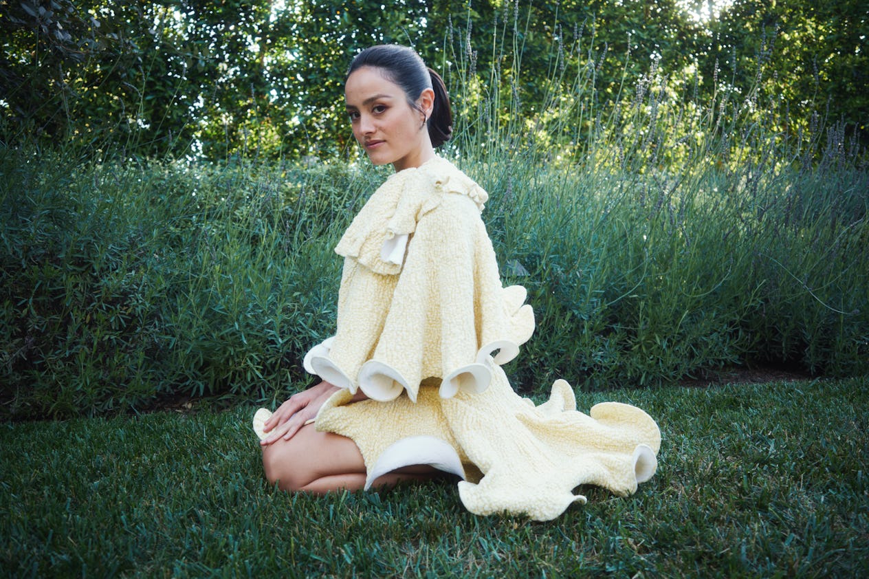 Chase Sui Wonders joue les muses Dior, pelouse sage et regard dangereux