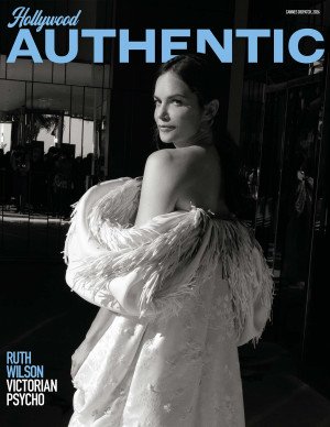 Ruth Wilson pour Hollywood Authentic, épaules nues et calme carrément louche