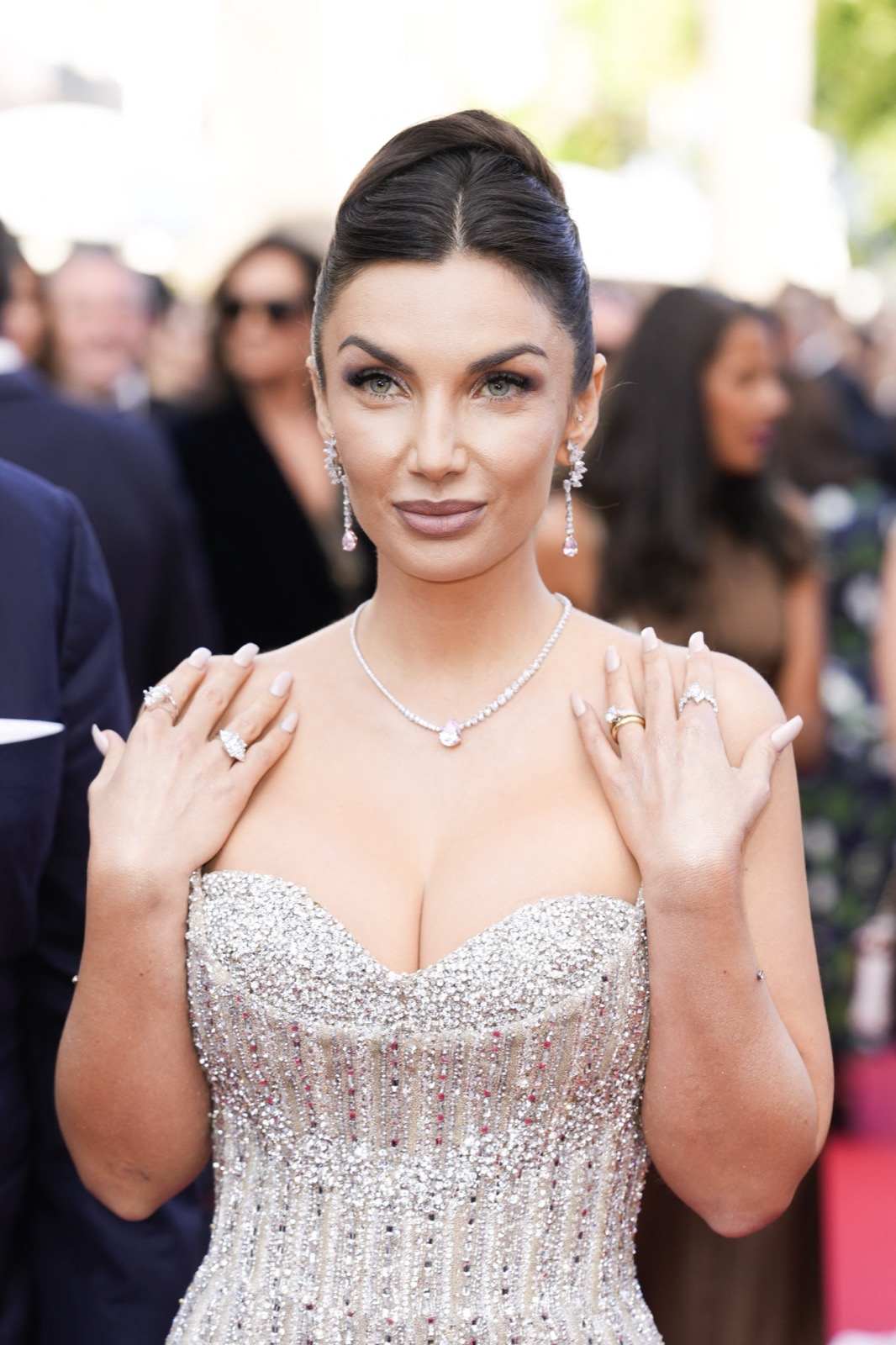 Elettra Lamborghini à Cannes, robe bijou pour la projection Amarga Navidad