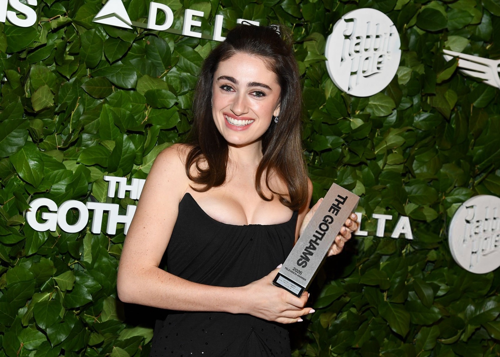 Rachel Sennott mise sur le noir chic aux Gotham Television Awards